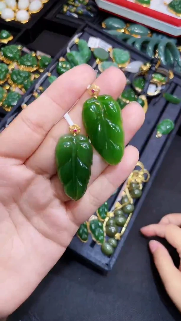 和田玉18K金镶嵌吊坠(赠链) 40MM 多样性发一