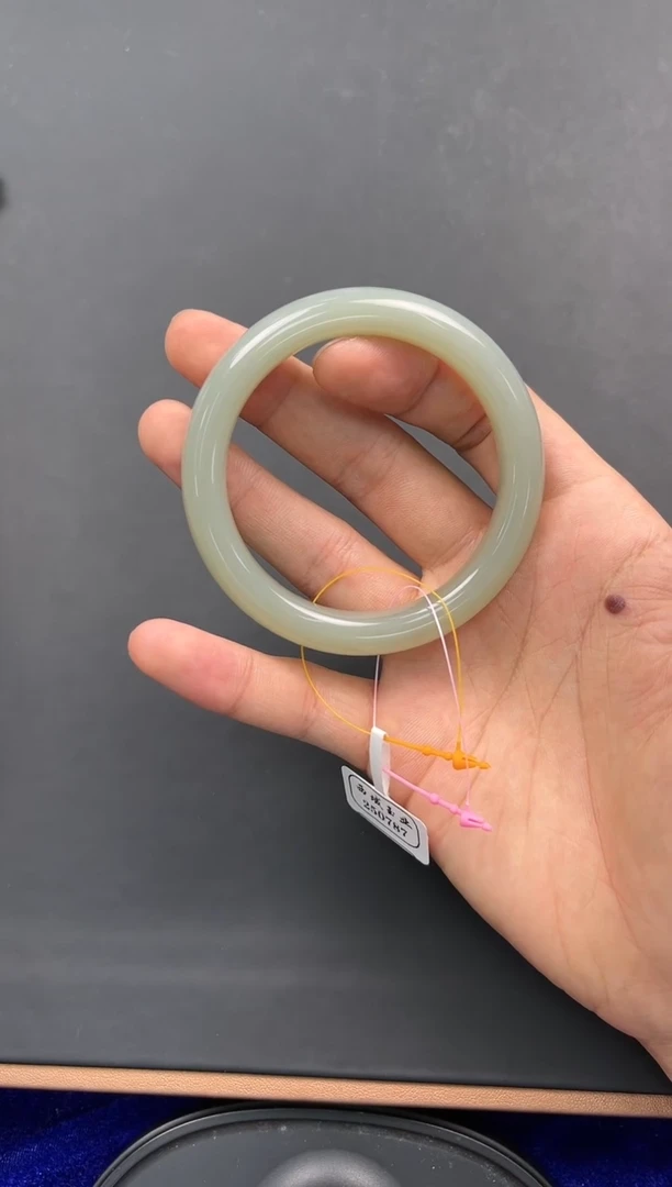 未镶嵌手串和田玉且末青白手镯卡56微色差