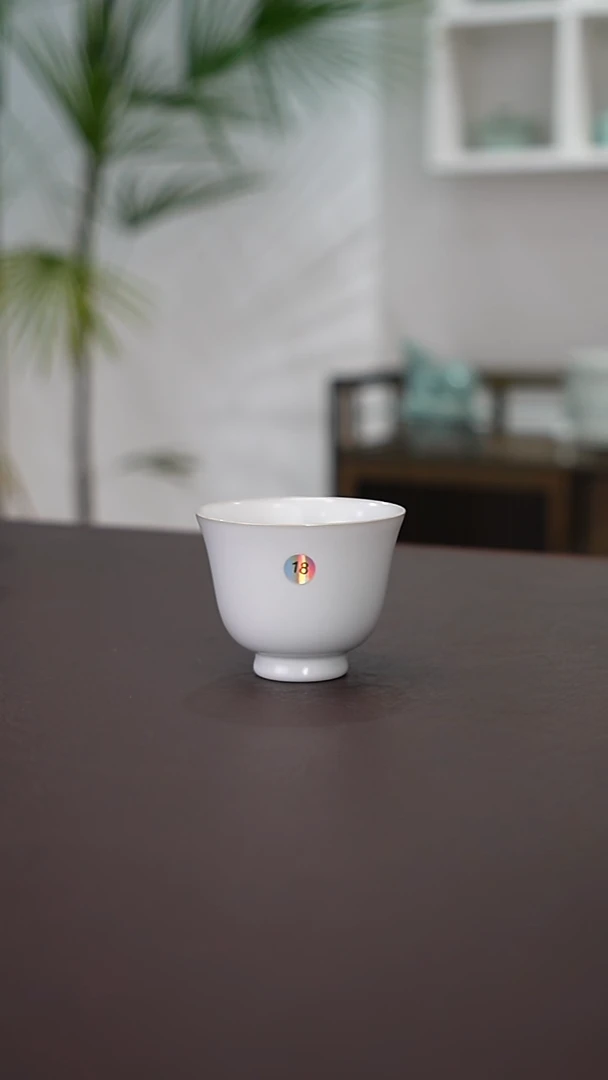 18号月白铃铛杯大暇简包      洁