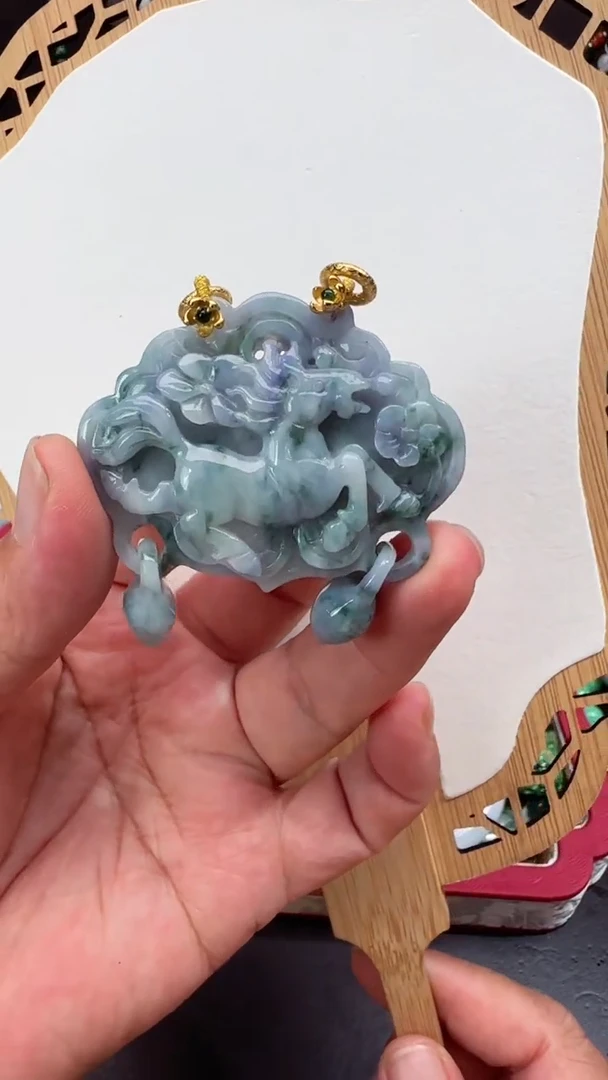 颈饰未镶嵌翡翠吊坠