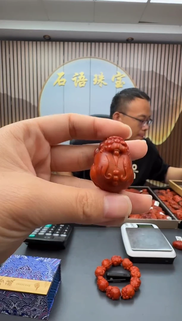 未镶嵌雕刻南红玛瑙085ZB0914产品一个