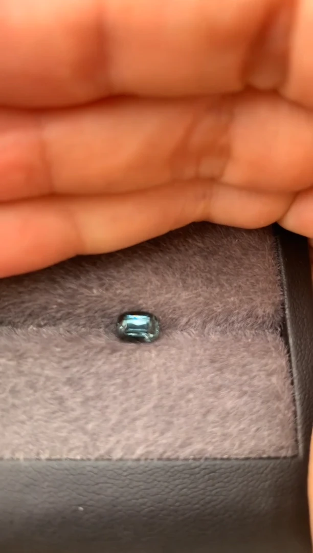 定制尖晶石裸石未镶嵌欧切型 湖蓝色调 0.97ct