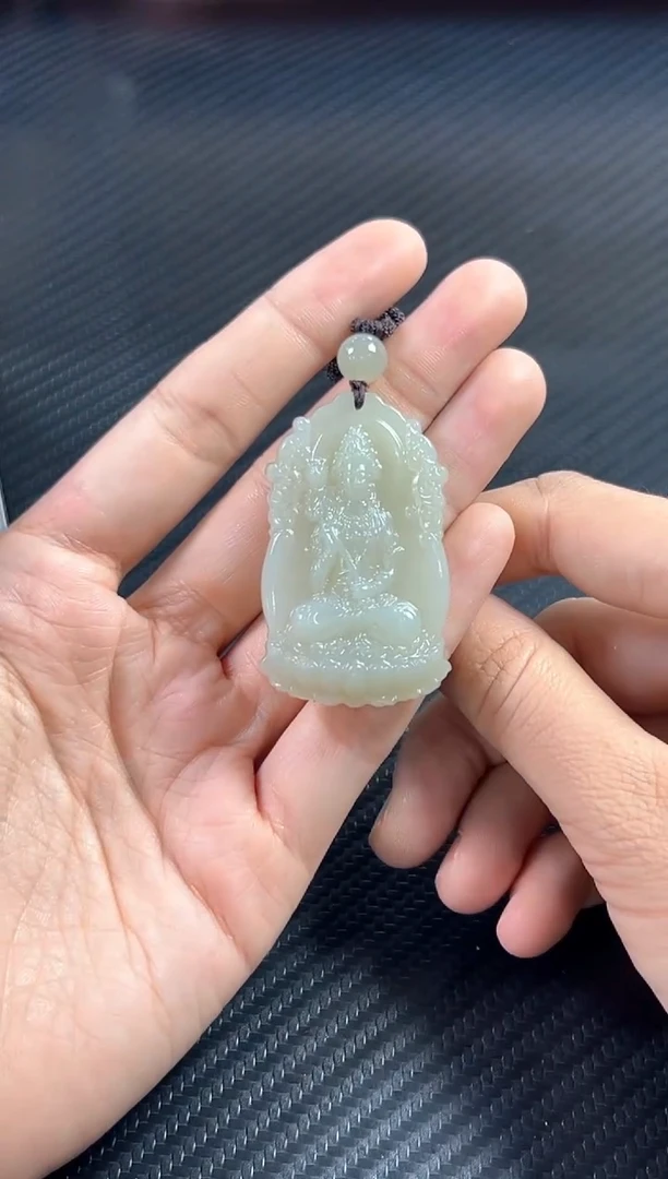 吊坠(赠链)未镶嵌和田玉且末微色差近矿