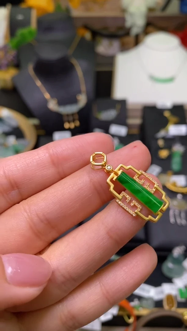 【闪购商品】翡翠颈饰18K金镶嵌净货17995