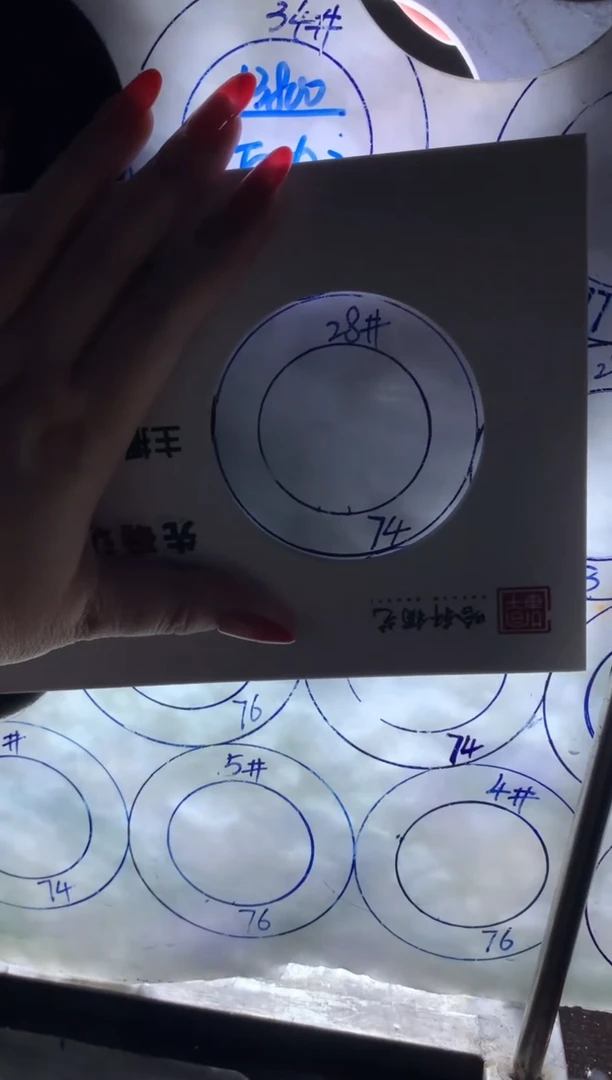 未镶嵌手镯定制翡翠不*在手镯定制不退不换