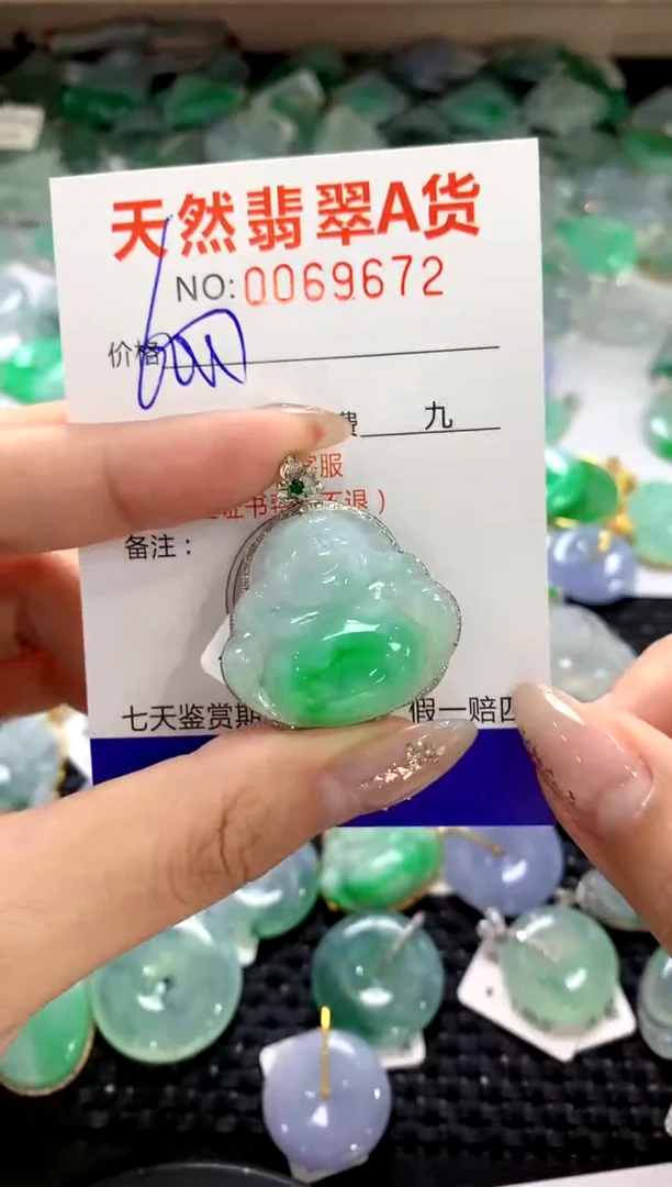 颈饰18K金镶嵌翡翠1111111111111111