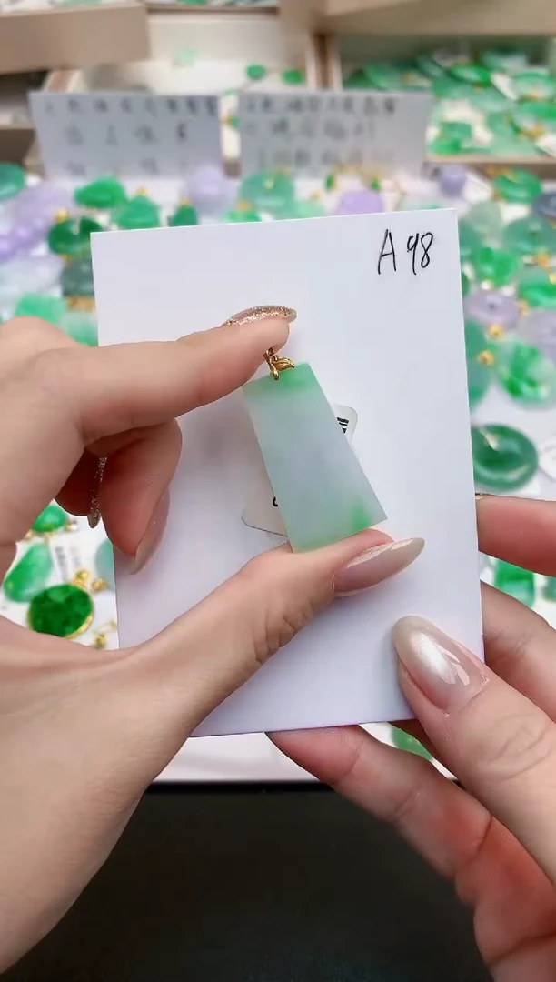 颈饰18K金镶嵌翡翠天然缅甸A货翡翠