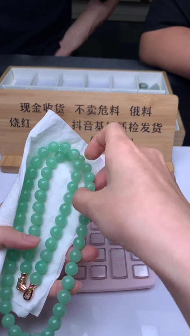 未镶嵌定制翡翠小**毅上车