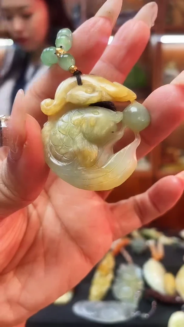 未镶嵌蛇纹石玉吊坠