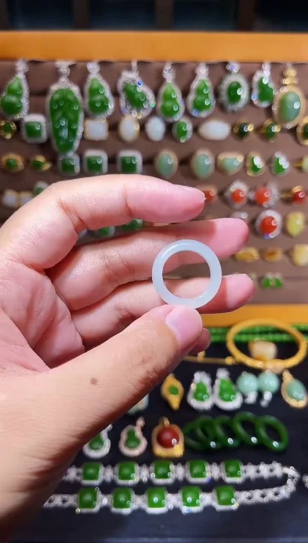 和田玉未镶嵌颈饰白玉戒圈（12圈口）