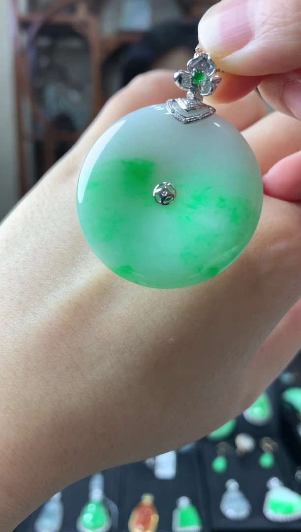 【闪购商品】翡翠吊坠(不含链)18K金镶嵌挂件
