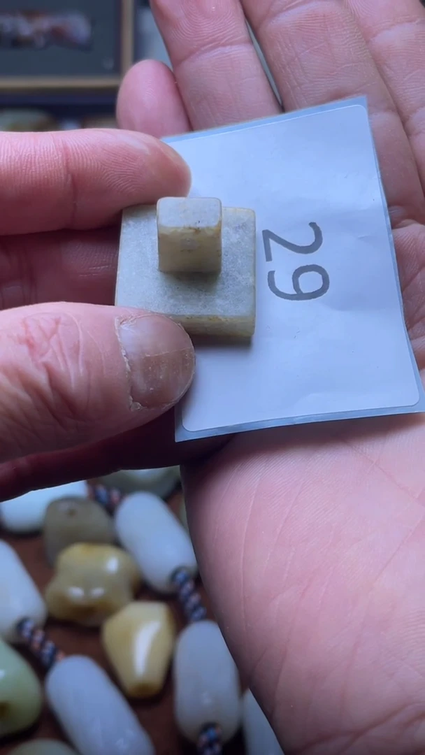 颈饰未镶嵌和田玉.