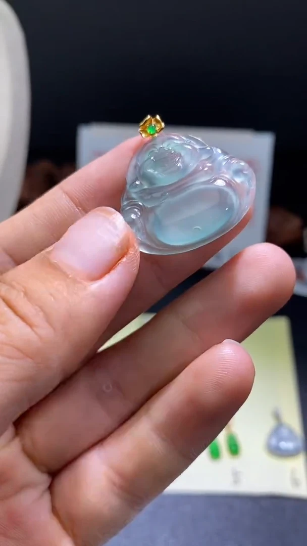 翡翠18K金镶嵌颈饰翡翠吊坠