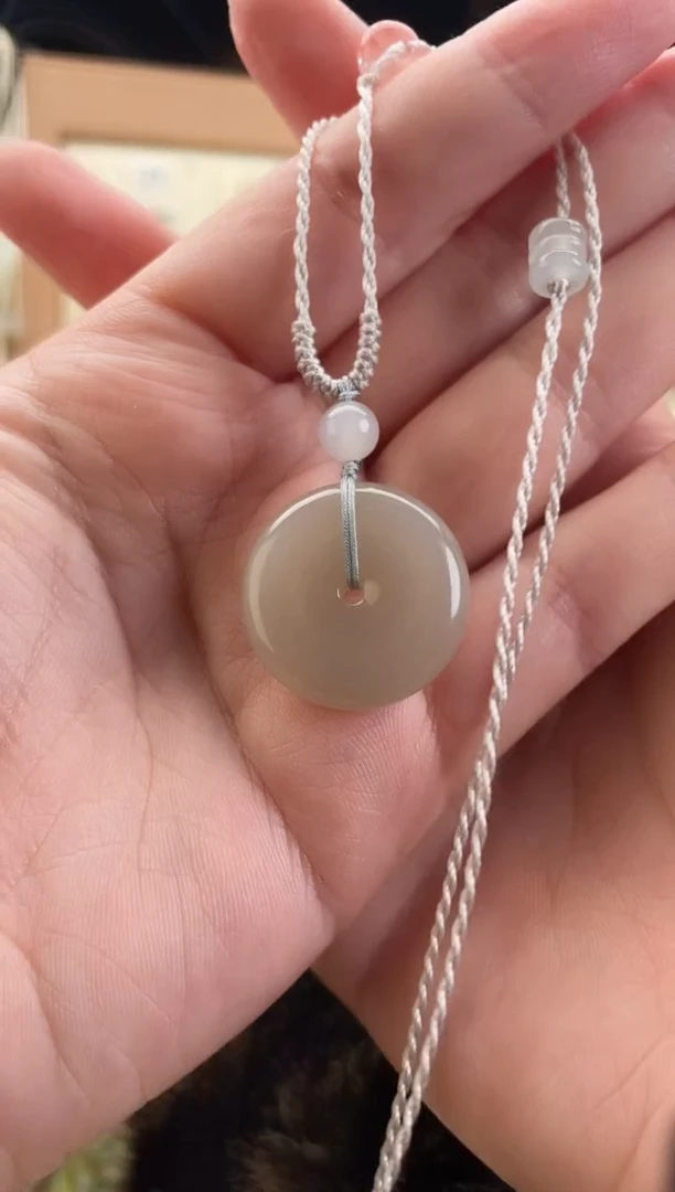 和田玉未镶嵌颈饰藕紫平安扣