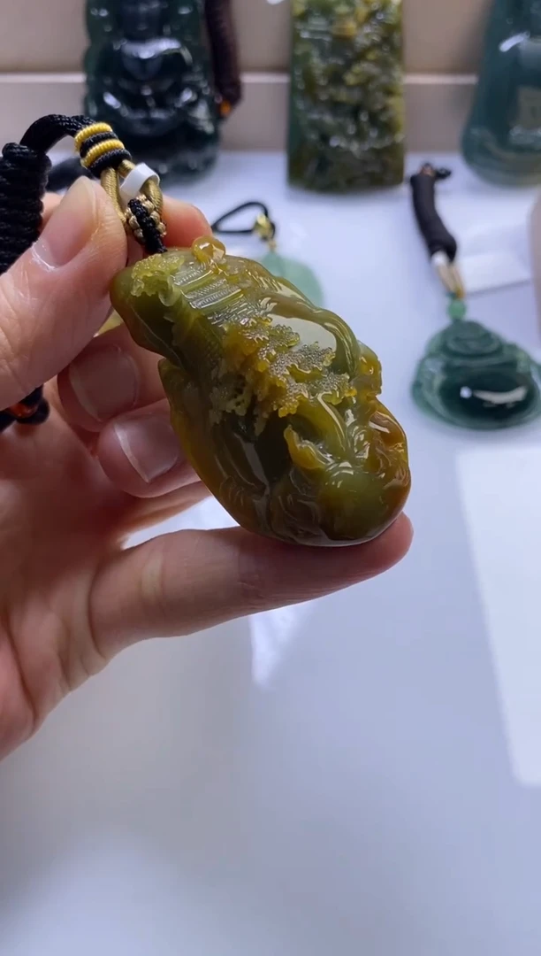 颈饰未镶嵌翡翠