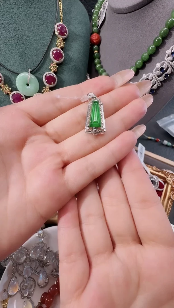 颈饰银S925镶嵌翡翠吊坠