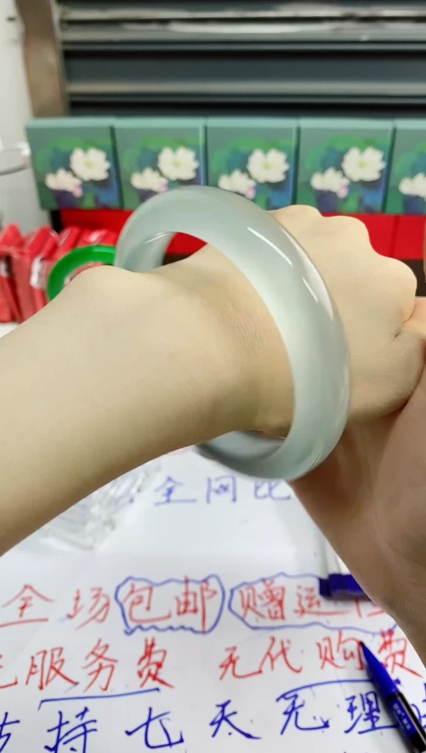 无非金属时尚美玉手镯 B119