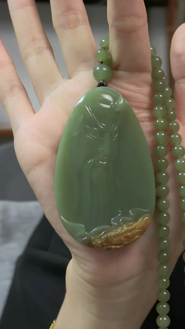 颈饰未镶嵌岫岩河磨玉（透闪石质玉）关公