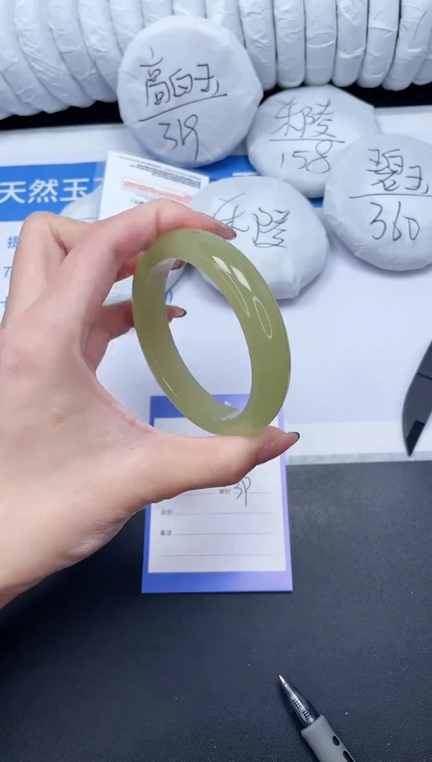 未镶嵌手镯石英质玉121-60.8CQ