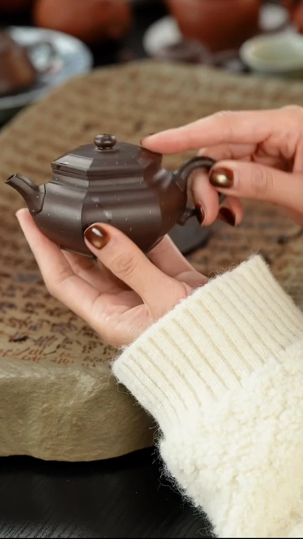 茶壶紫砂深***?徐门铺砂大彬六方130cc