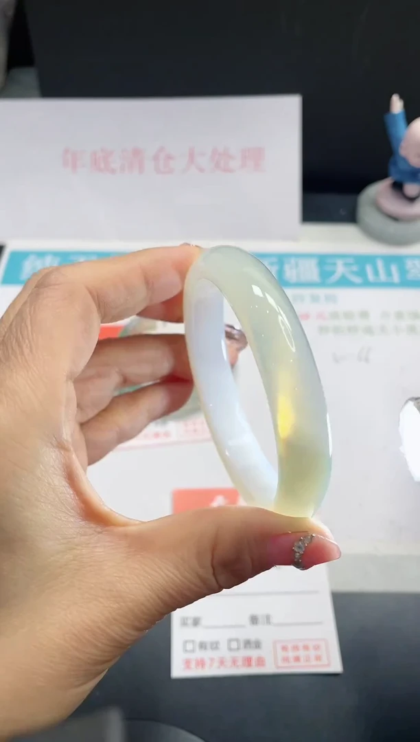 【闪购商品】石英质玉手镯未镶嵌251