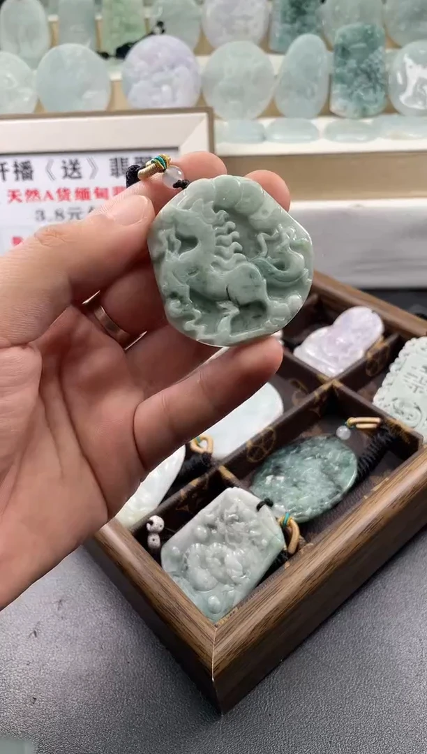 颈饰未镶嵌翡翠莫*尘....9/29/.1