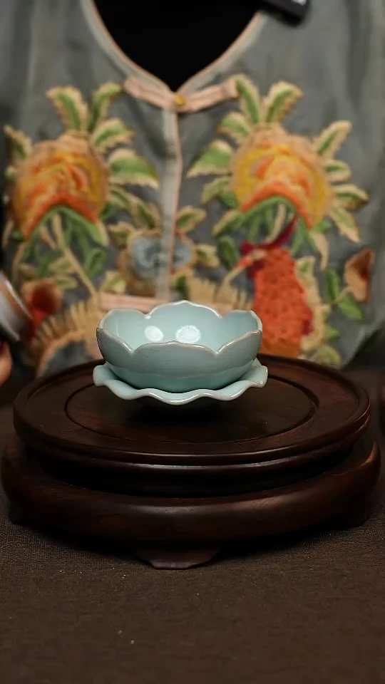 瓷片天青色莲花茶漏 微瑕 不带礼盒