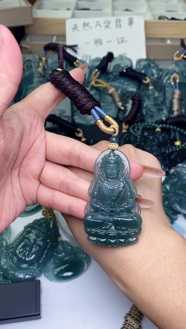 颈饰未镶嵌翡翠