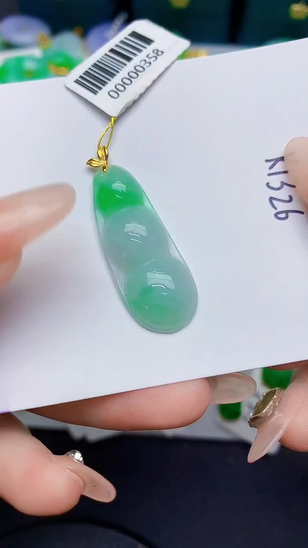 颈饰18K金镶嵌翡翠缅甸天然翡翠A货