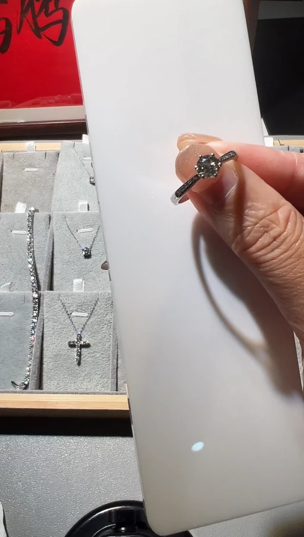 裸石合成钻石15圈口主钻69分铂金材质