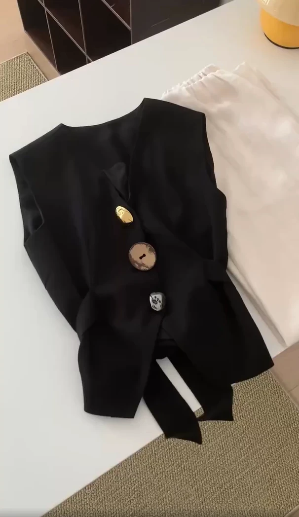 无袖坎肩黑色v领背心马甲小个子设计感时髦洋气上衣女夏薄款外穿