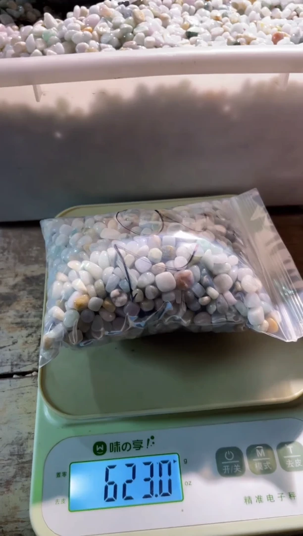 配石翡翠翡翠倒角未挑600克32