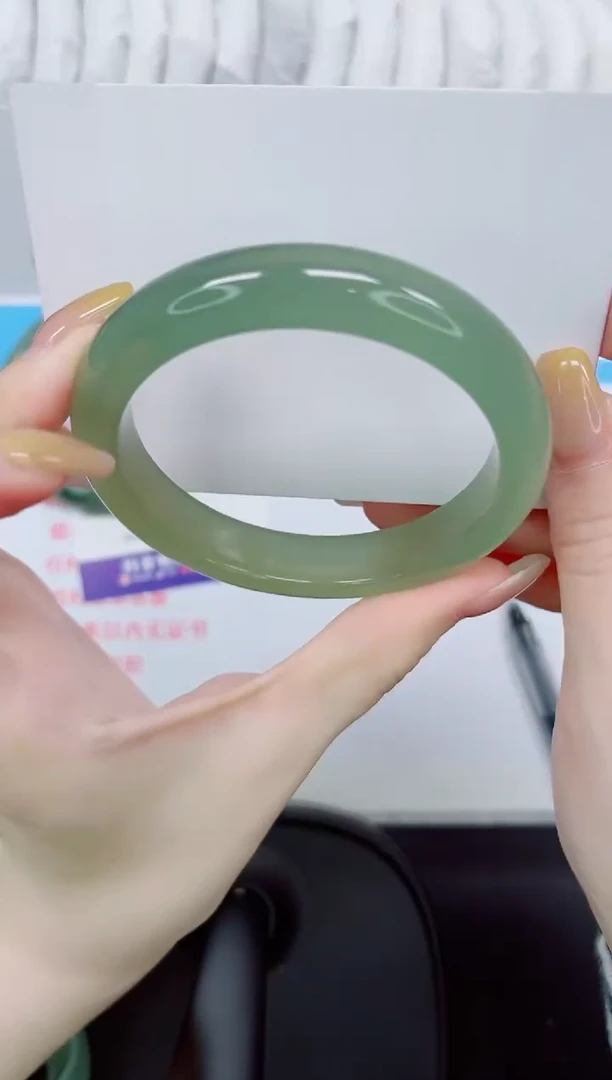 石英质玉手镯未镶嵌185