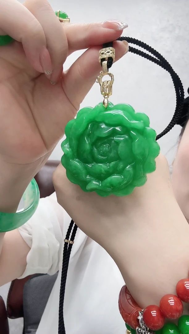 吊坠(赠链)未镶嵌翡翠花开富贵