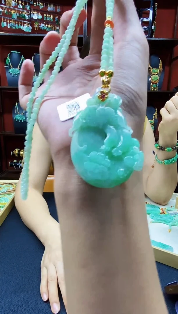 颈饰未镶嵌翡翠吊坠