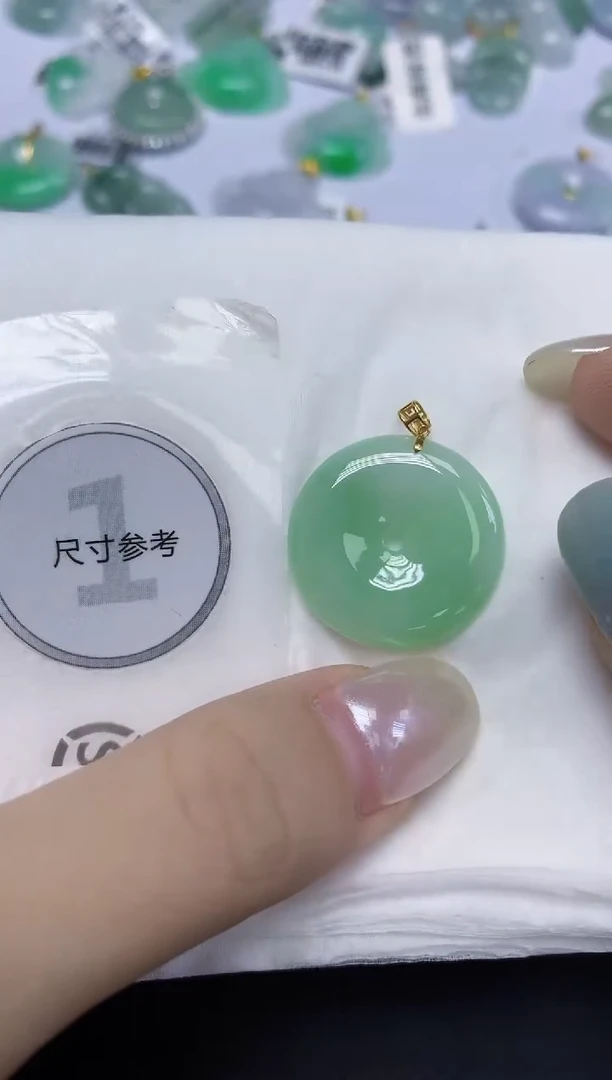 翡翠18K金镶嵌颈饰天然缅甸翡翠A货百元以上9元证书费自理