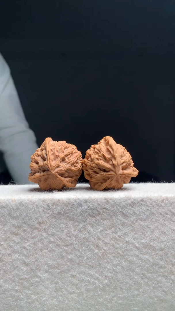 把件文玩核桃紫荆关野牛三棱