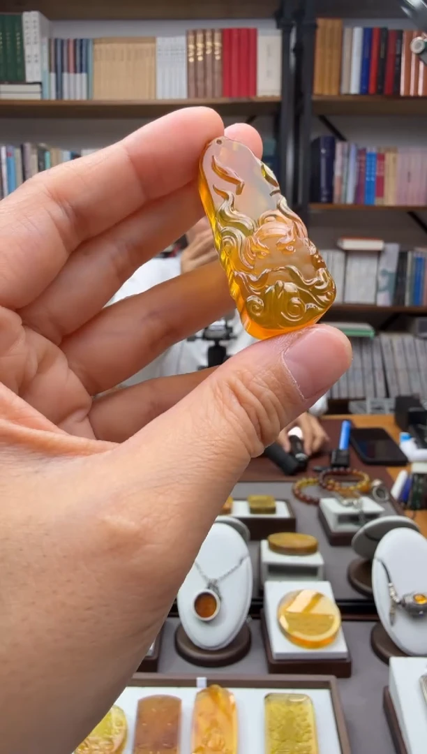未镶嵌颈饰琥珀钟馗吊坠