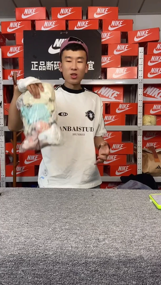 随机发六双刀口袜 直播间过款