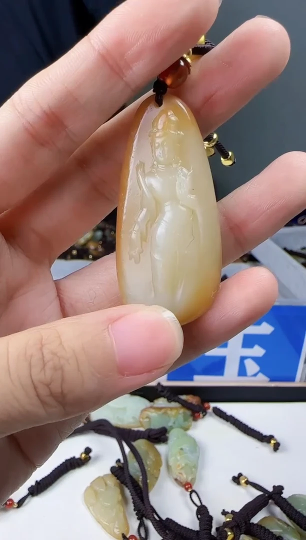 和田玉未镶嵌颈饰1
