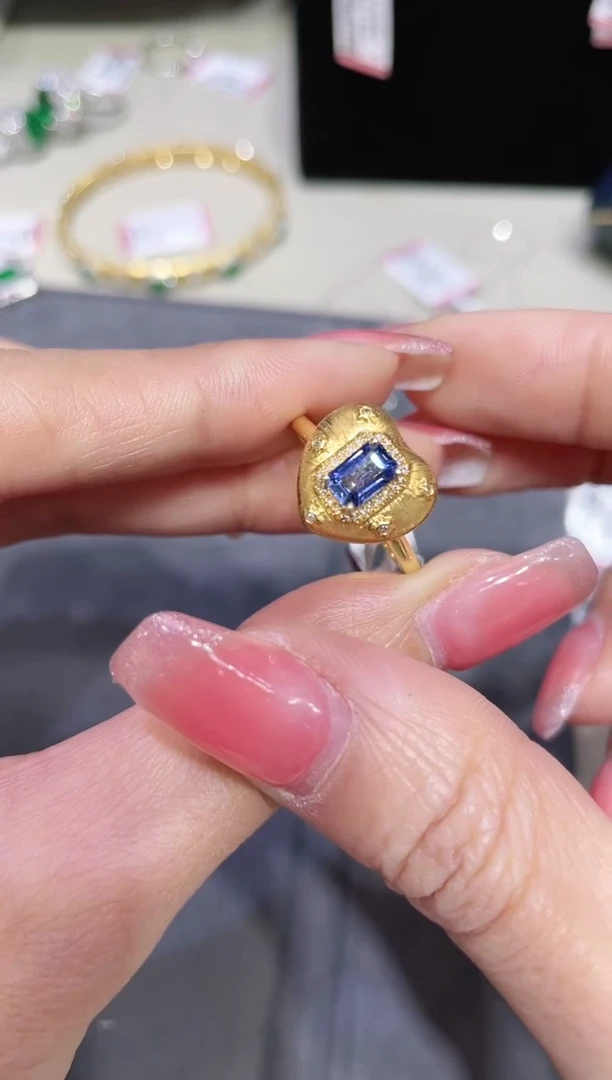 【闪购商品】蓝宝石戒指18K金镶嵌·