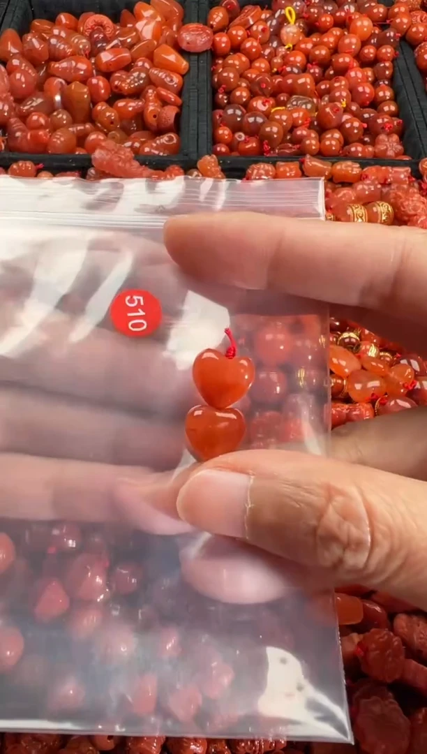 【闪购商品】南红玛瑙颈饰未镶嵌1