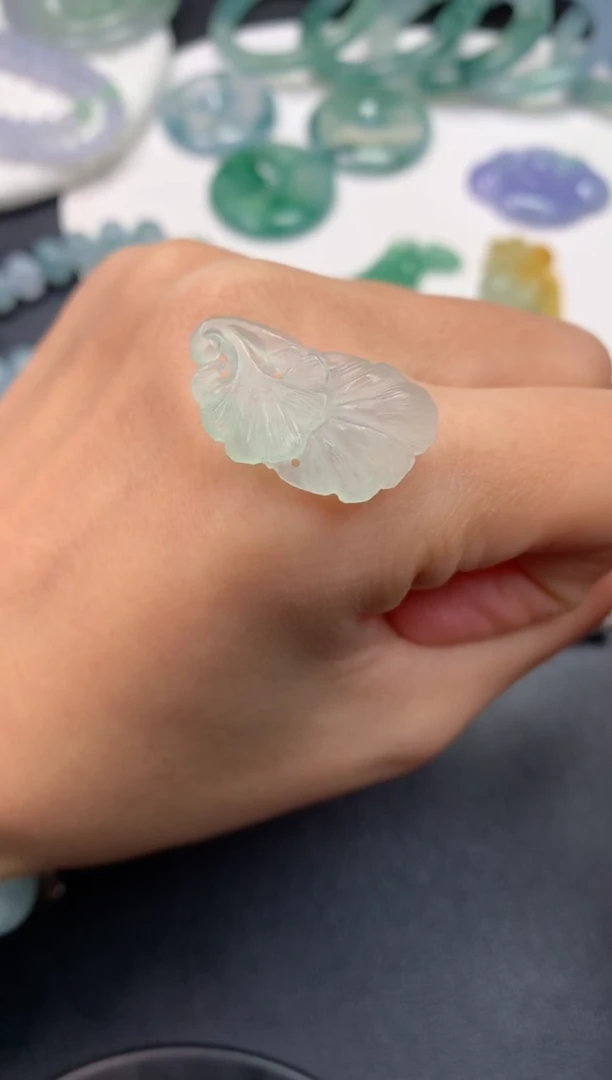 颈饰未镶嵌翡翠无鉴赏无证书（23*4）