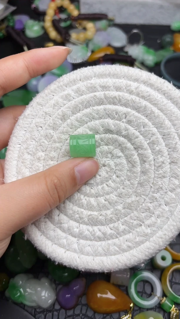 颈饰未镶嵌翡翠缅甸翡翠吊坠
