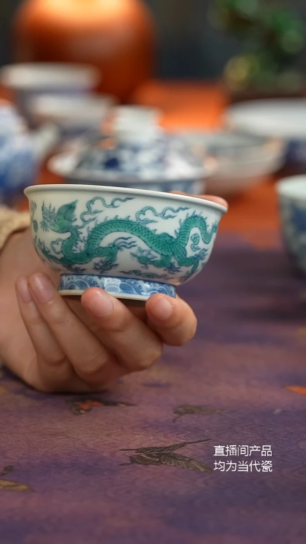 源明青忆斗彩绿龙杯