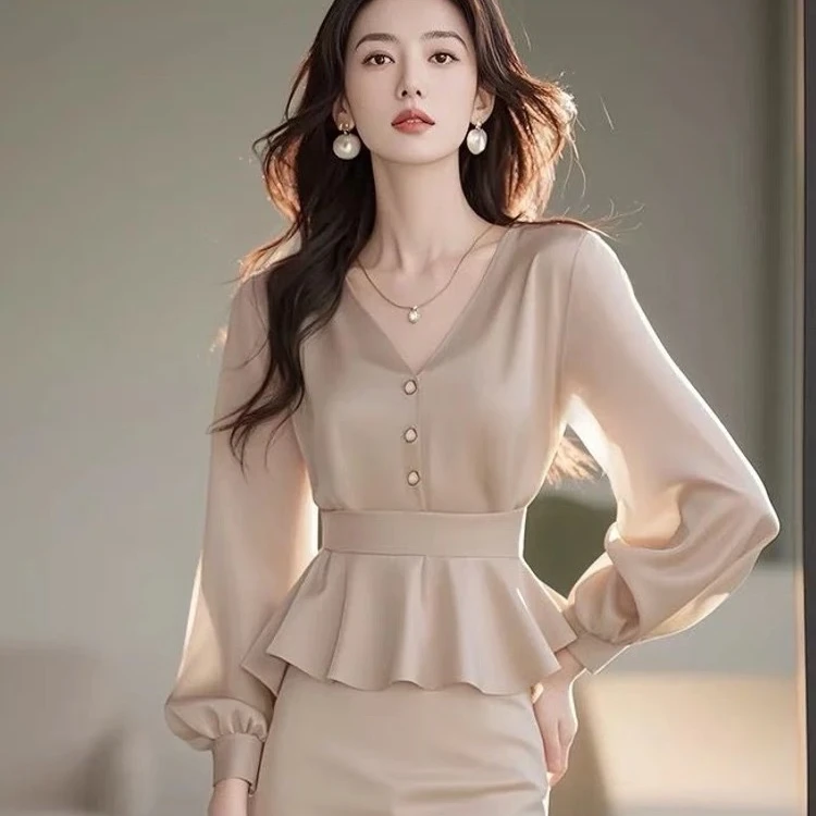 2025法式气质小众显瘦上衣荷叶半身裙职业套装两件套a字小个子女