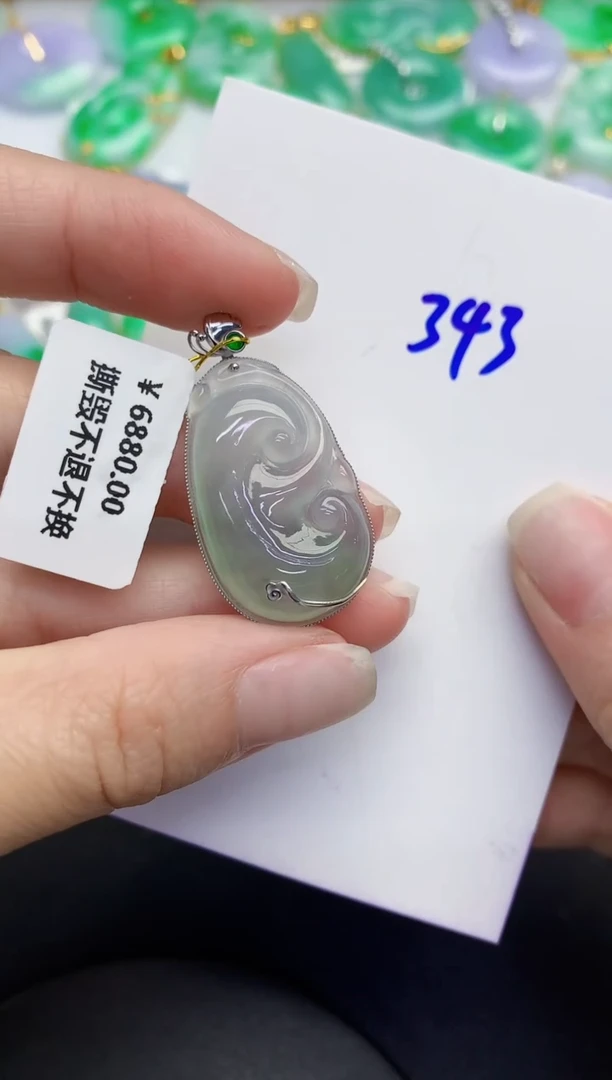 翡翠18K金镶嵌颈饰缅甸天然翡翠A货