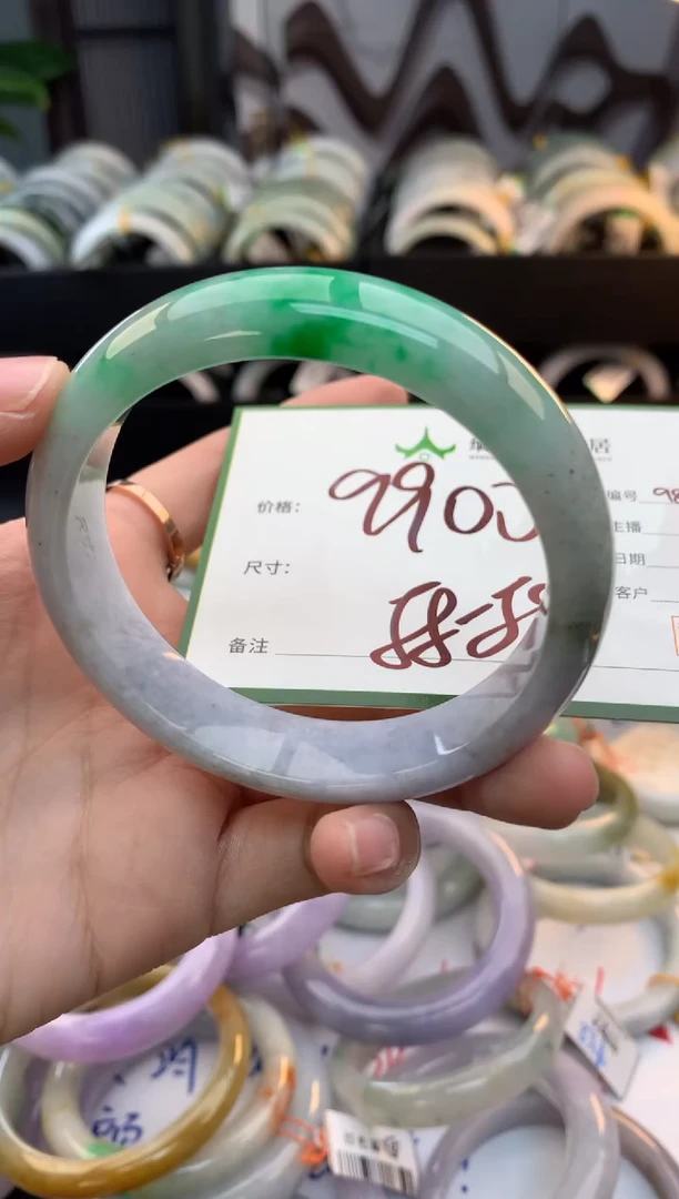 未镶嵌定制翡翠毛货需精细抛光+多人