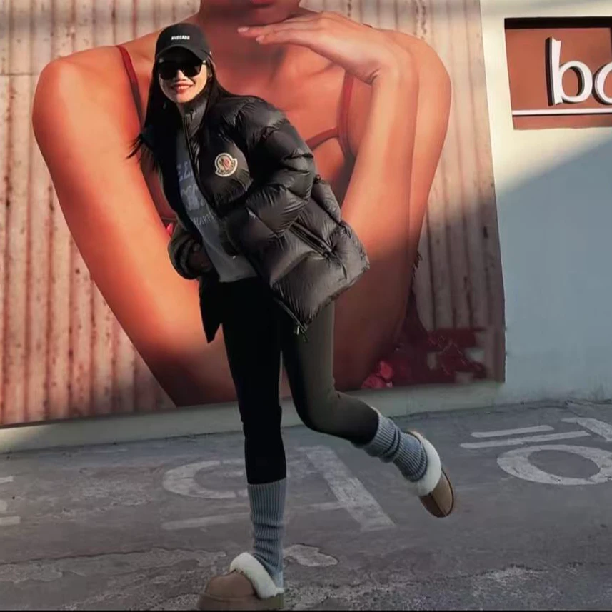 情侣款运动休闲保暖羽绒服