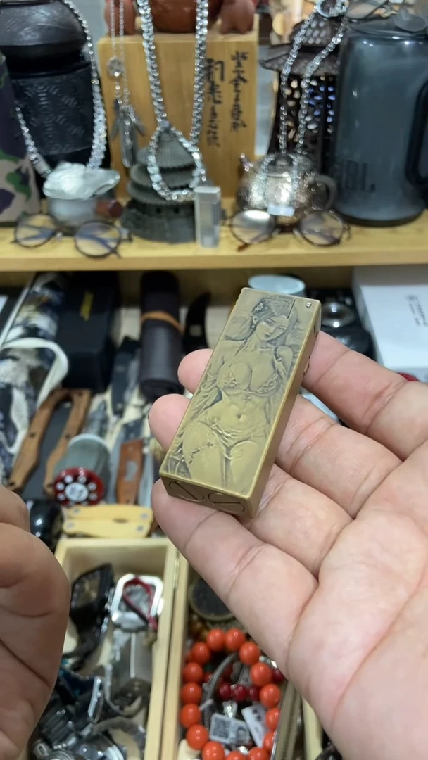 瓷片闪购商品  如图所示